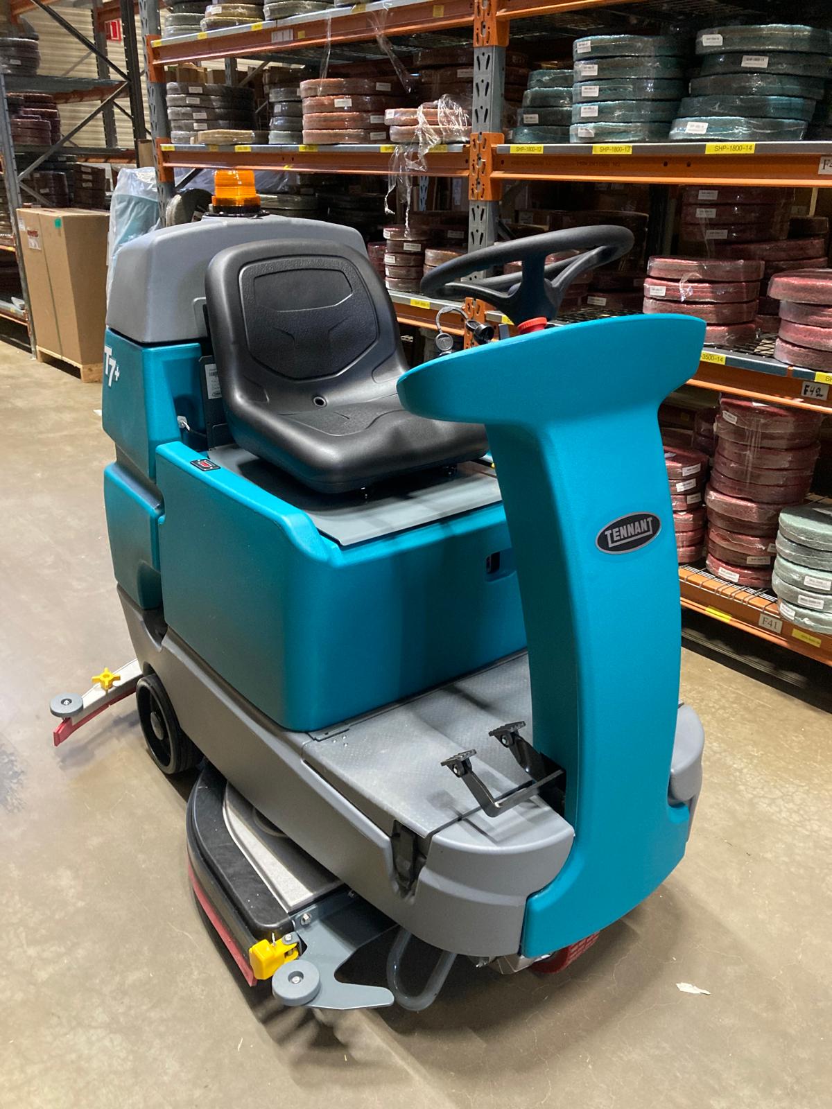 A leading scrubber machine distributor upgraded its lead-acid-powered Tennant T7 floor scrubbers with ROYPOW lithium batteries