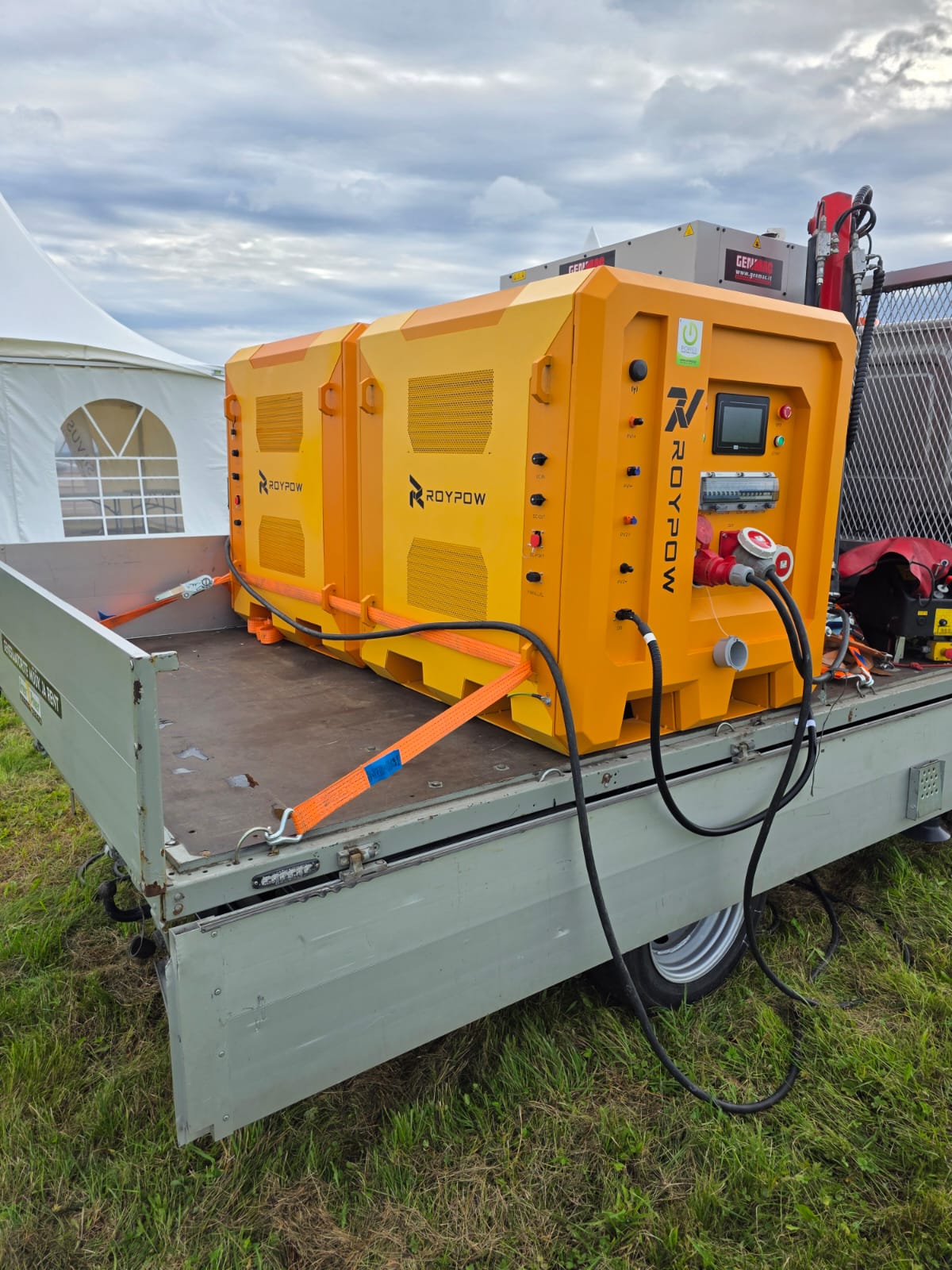 ROYPOW supplied two PowerGo Series PC15KT mobile energy storage systems to work alongside the customer’s diesel generator